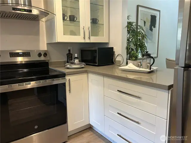 Sleek stainless steel appliances pair with soft-close drawers and cabinets for a modern, luxurious touch.