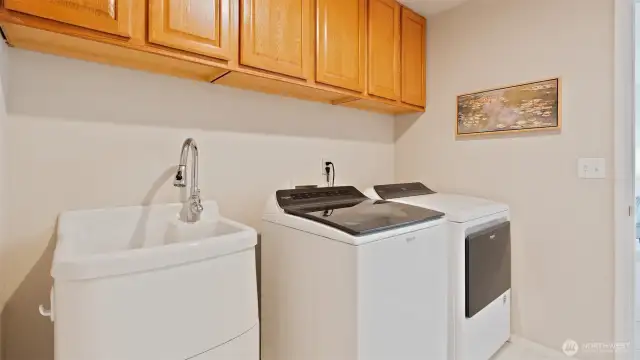 This super-spacious laundry room features an awesome utility sink with a handy storage drawer underneath, making everyday tasks easier and more organized.