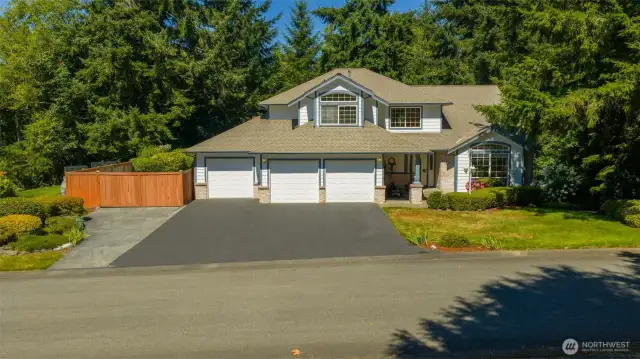 Home sweet home — the one you’ve been waiting for, ready to welcome you!