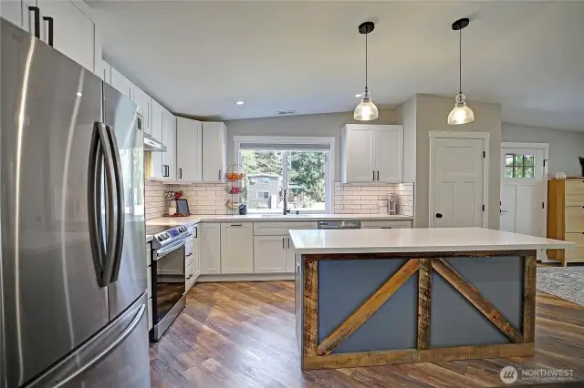 Ample storage and counter space along with under cabinet lighting flows nicely into the great room and outdoor patio space perfect for Summer barbecues!