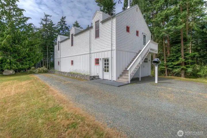 Beautiful Guest house with shop and garage space below.