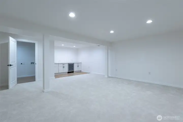 Downstairs living area w/ oversized laundry room and wet bar / kitchenette space