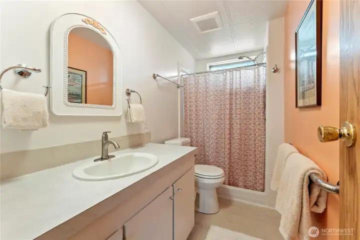 Guest 3/4 bath.  Clean and well-maintained!