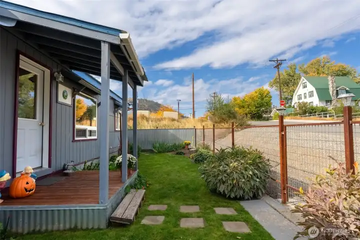 Lovely yard- easy to care for!