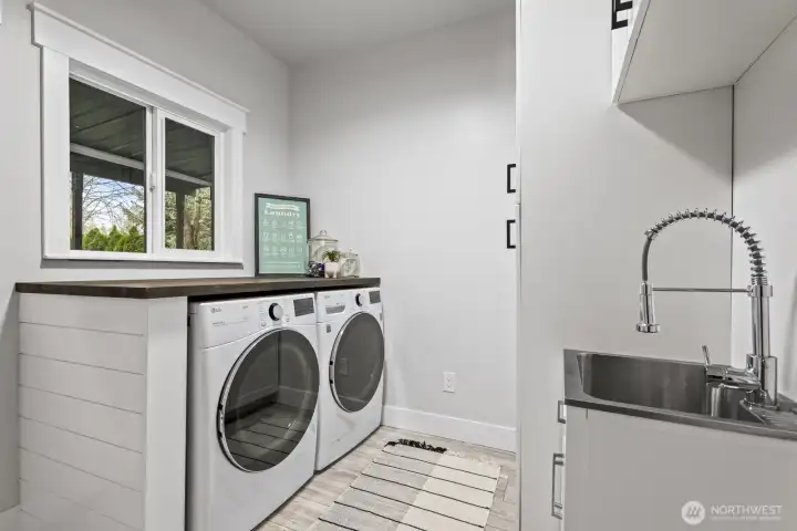 Fantastic laundry area and the washer and dryer stay
