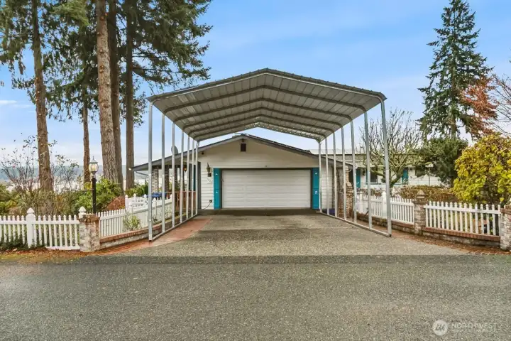 Carport & Garage