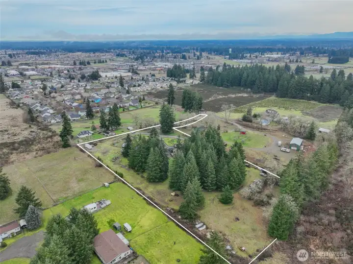 So close to town! Walking distance to shopping and the heart of Yelm. The driveway is an easement.
