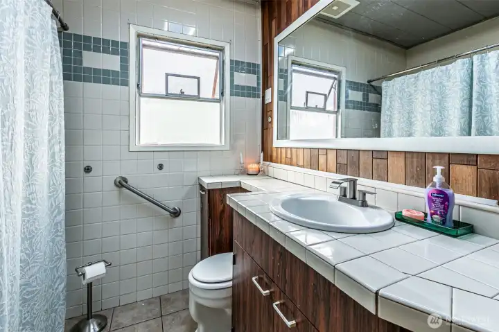 Main Floor Full Bathroom