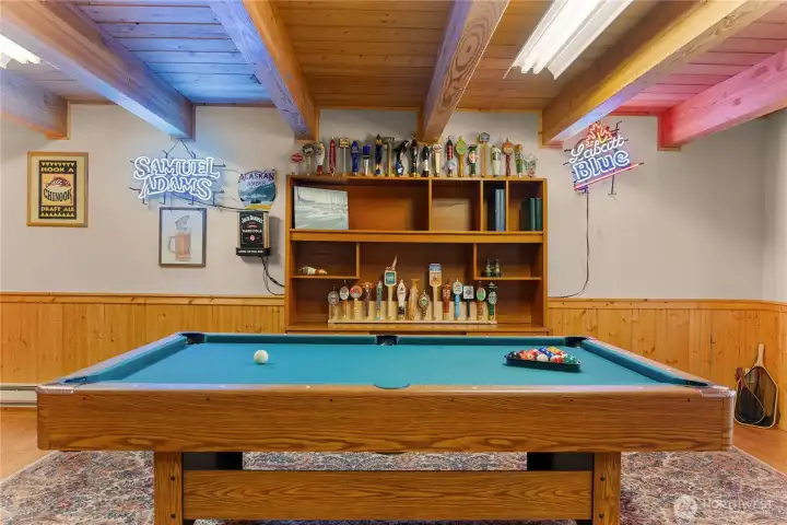 7 foot pool table comes with home.
