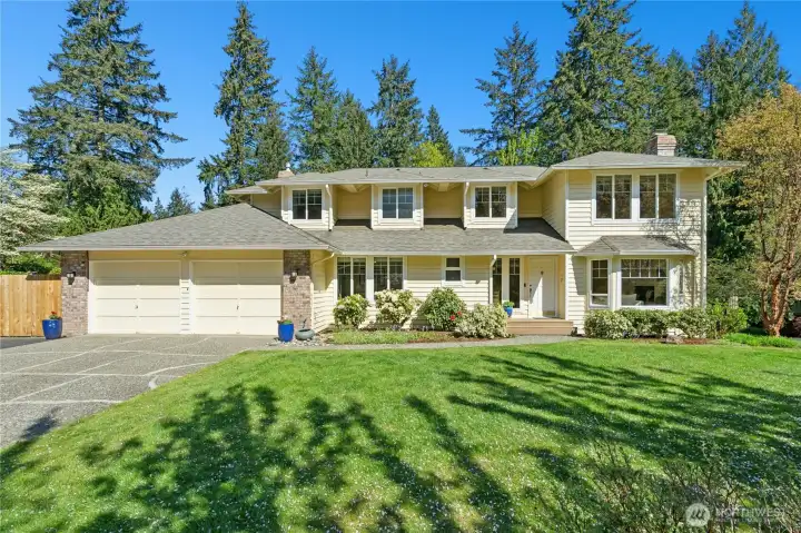 That extra-wide driveway means no one's ever getting blocked in — a small detail that makes a big daily difference.
