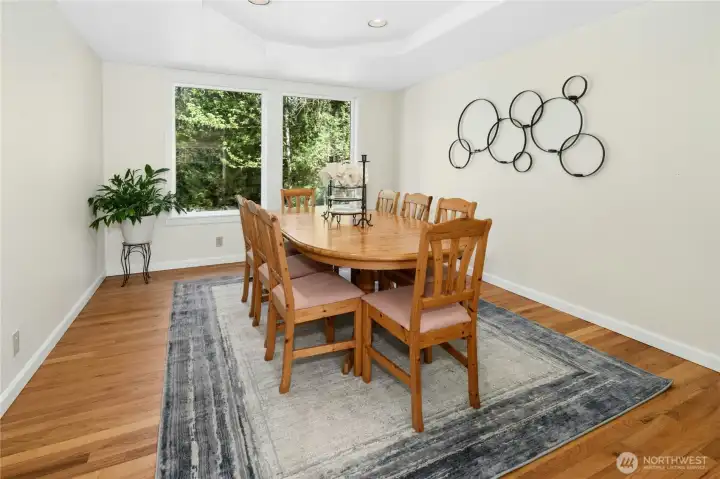 Formal enough for holidays, relaxed enough for Tuesday night dinner — this dining room works hard all year