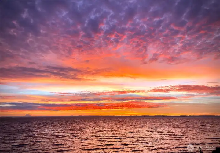 Enjoy beautiful Sunsets and Sunrises over the Bay waters.