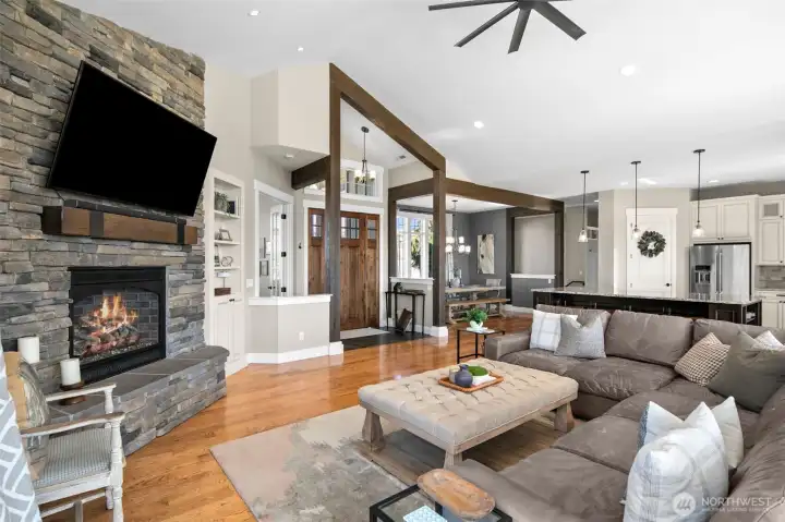 Open concept layout w/vaulted ceilings