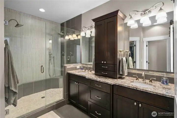 Primary Bathroom w/walk-in shower