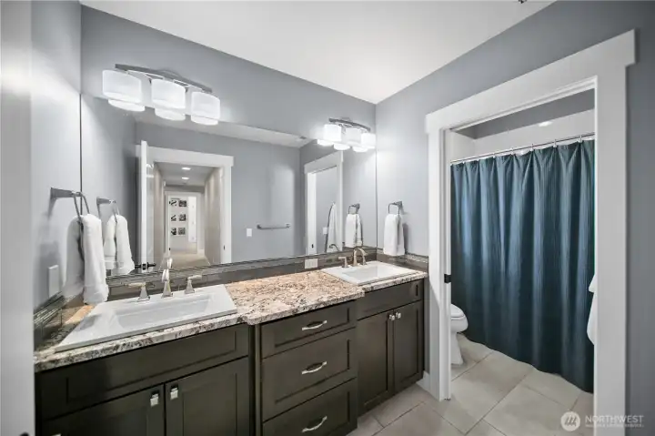Lower level bathroom w/dual vanity