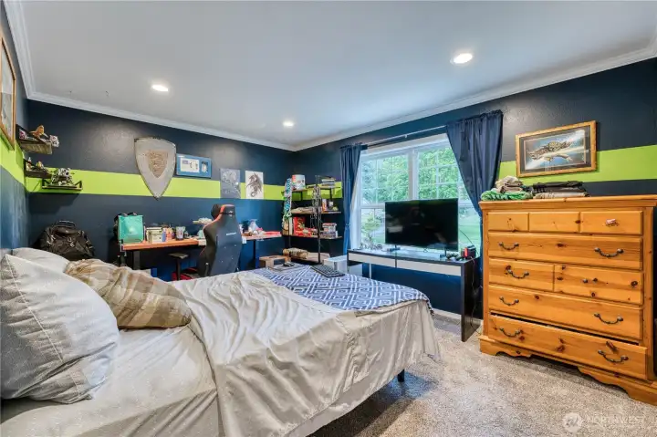 Fourth bedroom is prefect for those Seahawks fans.  Go Hawks!