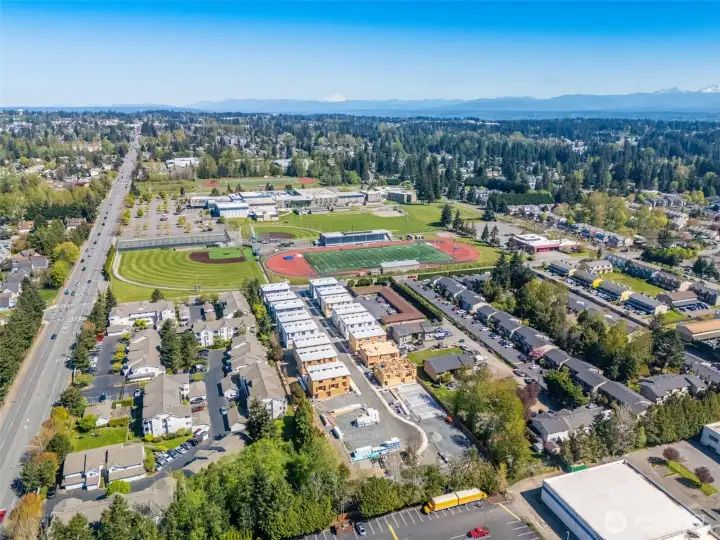 Some units have a partial view of the Cascades!