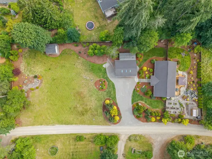 Land, shop, outbuilding, greenhouse....what more could you ask for?