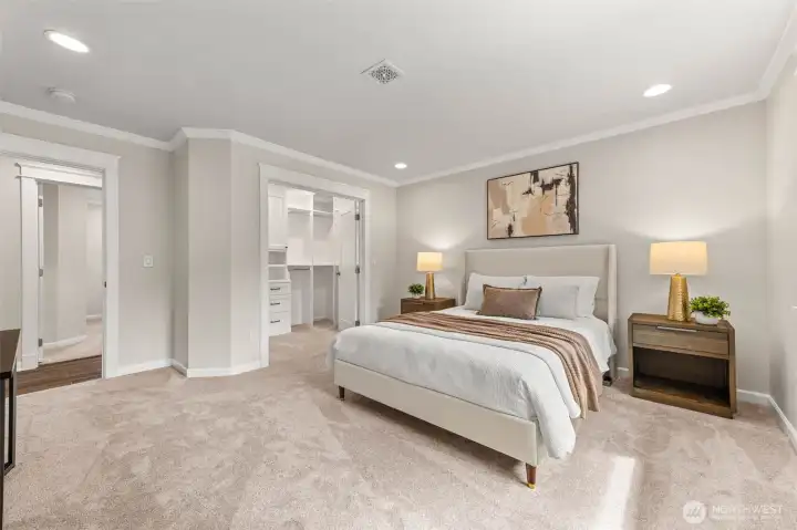 Primary ensuite wiht new carpet and walk in closet
