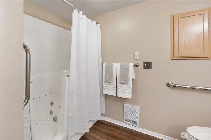 Walk-in soaking tub with built in seating Walk-in soaking tub with built in seating