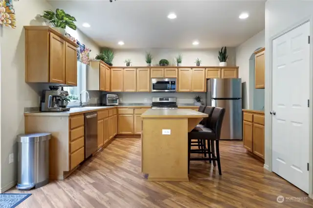 This kitchen wraps the walls with a abundance of cabinets and counter space - plenty of room to cook AND keep from tripping into one another!