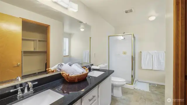 Primary bath with granite counters and dual sinks