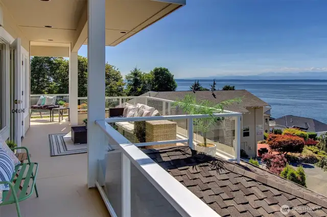 wrap around deck on 2nd floor