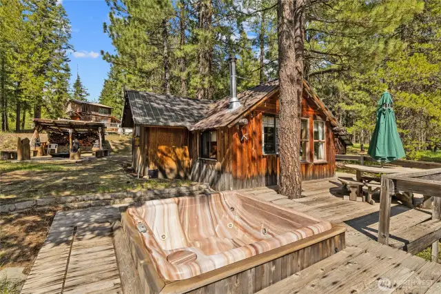 Main cabin hot tub & deck!