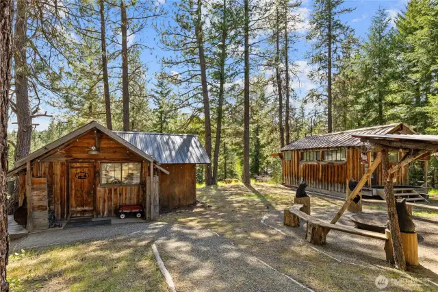 Main cabin, with the Studio cabin on your right. Meet up & make memories around the amazing firepit!