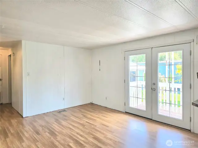 Dining room or extra living space.