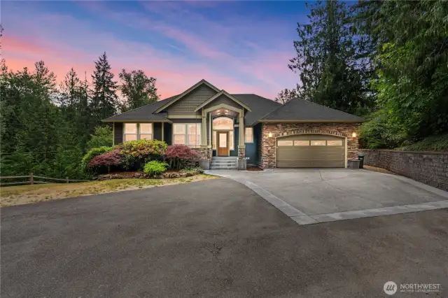 Welcome to your dream home! This stunning custom-built home offers over 3,200 square feet of elegant and comfortable living space, perfectly situated on an acre of scenic land. Boasting a beautiful mountain and territorial view. This three-bedroom, three-bathroom home combines luxury and comfort throughout. Inside, you will find a spacious open concept that is deal for entertaining or relaxing. The expansive outdoor space provieds the perfect backdrop for enjoying nature's beauty, making this property a truly exceptional retreat.