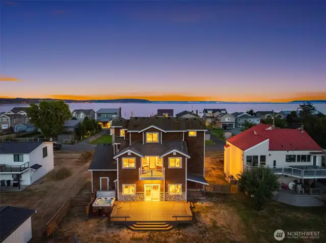Island escape with sweeping views of Mount Rainier and Puget Sound