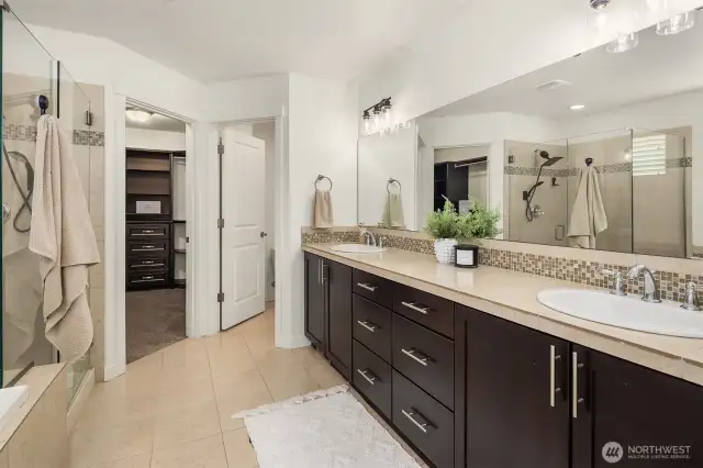 Dual vanities