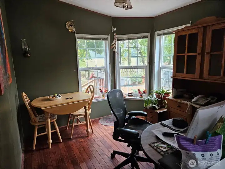 Kitchen eating space