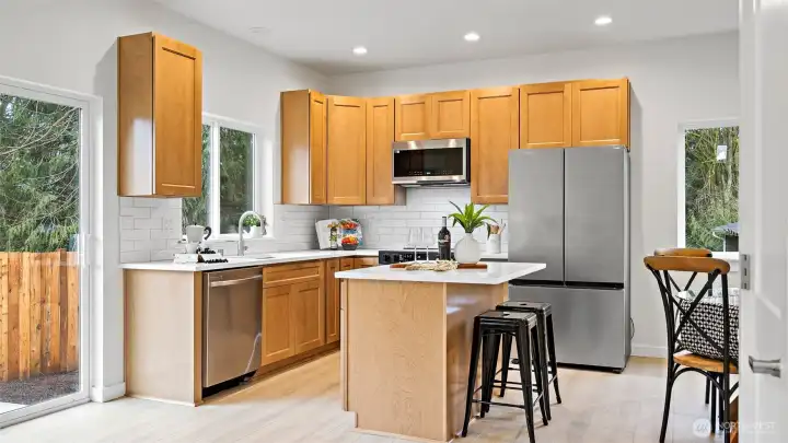 Modern and tasteful kitchen with eating space