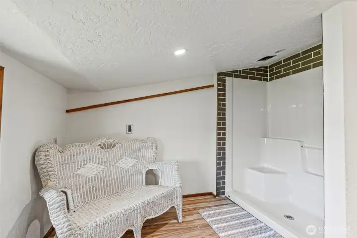 Upper 3/4 Bath