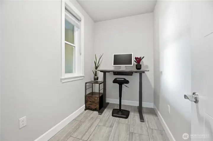 Flex space off entry is currently used as an office/den, but offers many possibilities.