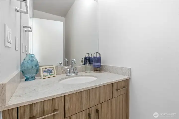 Guest bath off entry.