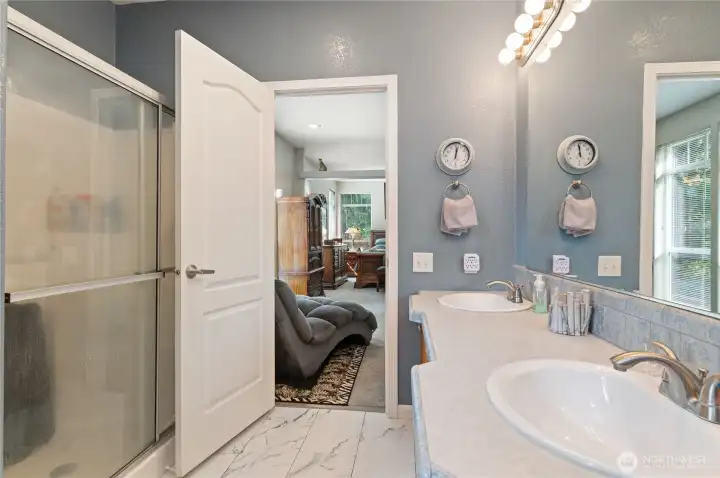 Shower primary bedroom