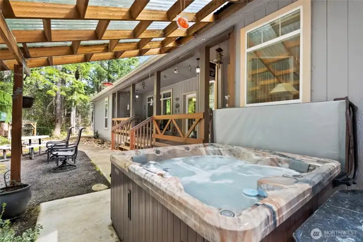 jacuzzi back patio by primary bedroom
