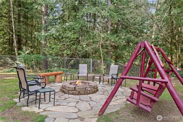 F;irepit out back and outdoor furniture