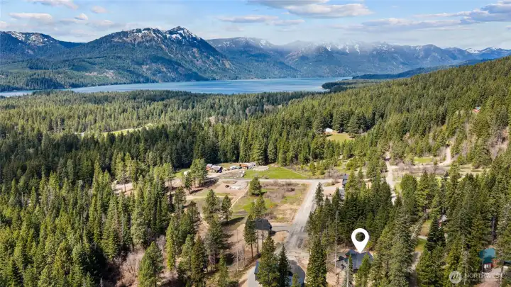 Lake Cle Elum only 2 minutes away. Motorized and Non motorized trails nearby