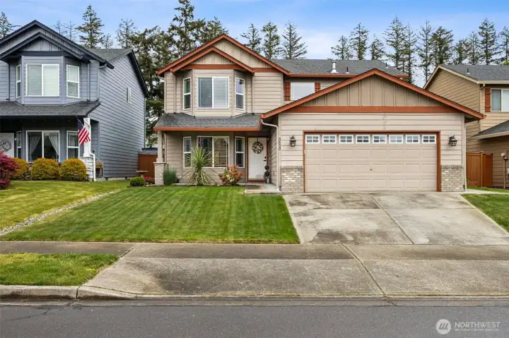 2-car attached garage and parking for 2 cars on the driveway. Friendly neighbors!
