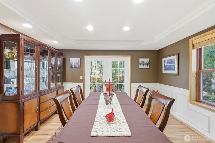 A place to gather, enjoy and entertain around the table.