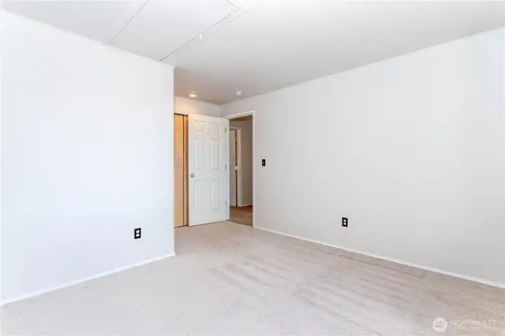 2nd bedroom, another view