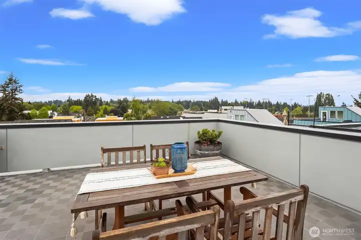 Vast views from the large deck. Downtown, Mt. Rainier, Space Needle!