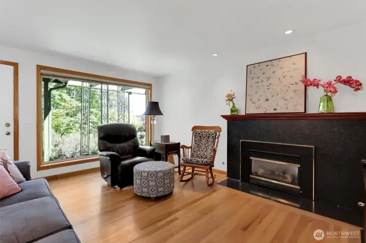 Extra large picture window lets in lots of light, or drop down the blinds with remote controlled tilt. *Antique leaded panes do not convey* Extra large picture window lets in lots of light, or drop down the blinds with remote controlled tilt. *Antique leaded panes do not convey*