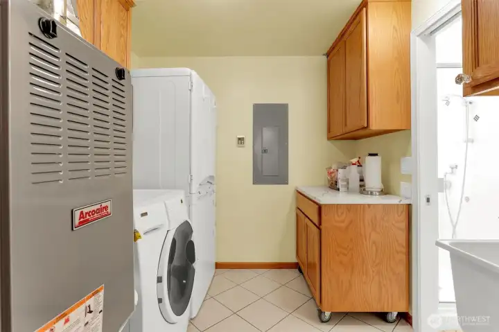 Furnace is brand new! Upper cabinet above rolling cart (**rolling cart does not convey**) is fitted with outlets so that you have a dedicated space to charge large lithium batteries. Furnace is brand new! Upper cabinet above rolling cart (**rolling cart does not convey**) is fitted with outlets so that you have a dedicated space to charge large lithium batteries.