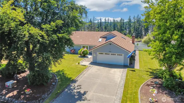 Long flat driveway. Located on a cul-de-sac