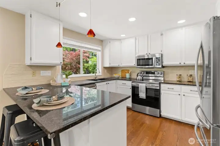 Ample Storage, Eat Up Bar & Stainless Steel Appliances Ample Storage, Eat Up Bar & Stainless Steel Appliances